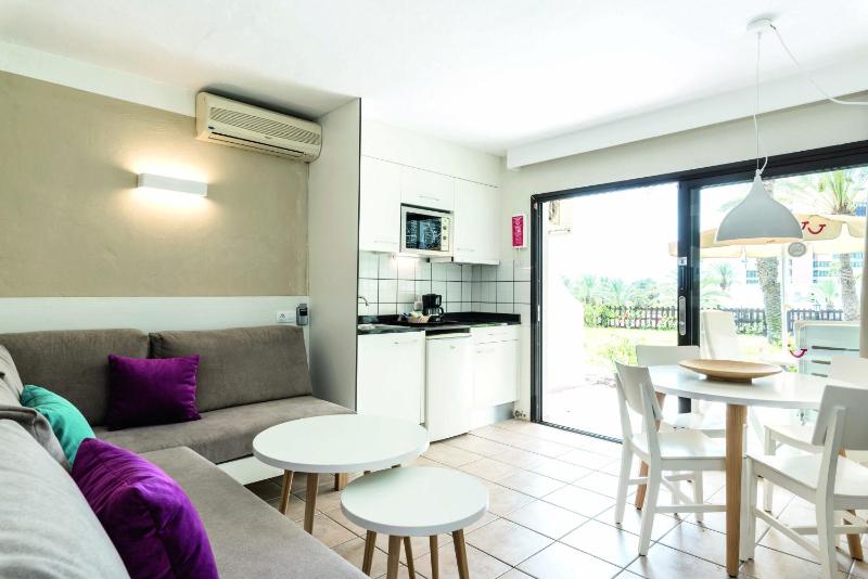 One-Bedroom Apartment (2 Adults + 1 Child) image 4