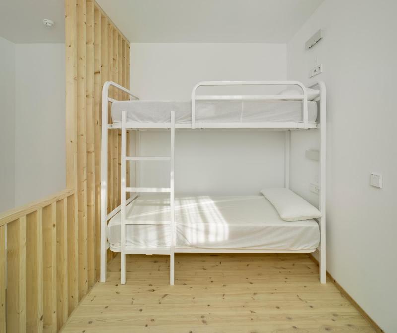 Bed in 8-Bed Mixed Dormitory Room image 1