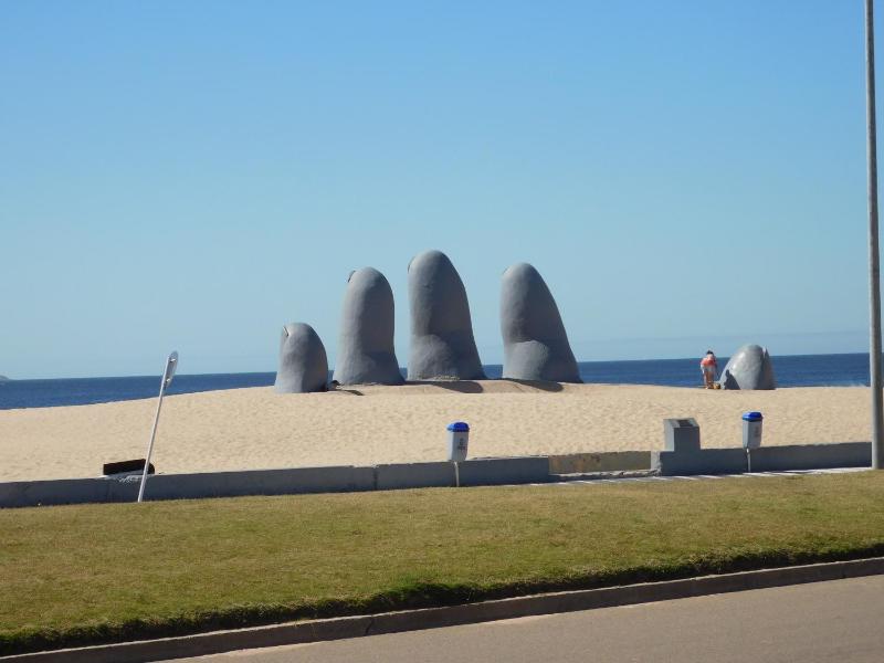 DEPTO FRENTE AL MAR - PUNTA DEL ESTE - Uruguay - image 7