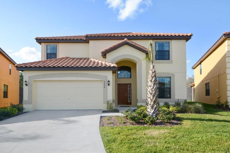 Six-Bedroom Holiday Home image 3