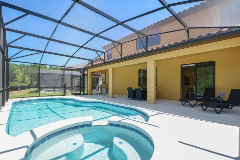 Six-Bedroom Holiday Home image 1