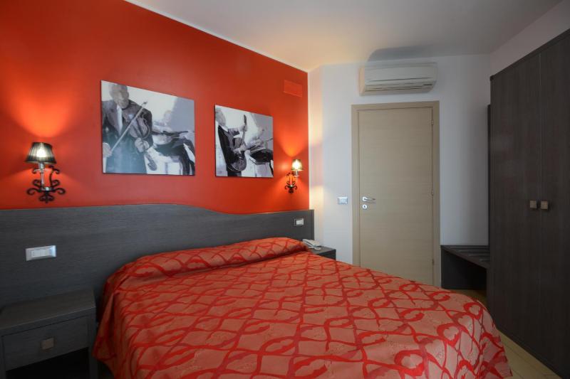 One-Bedroom Apartment (6 Adults) image 3