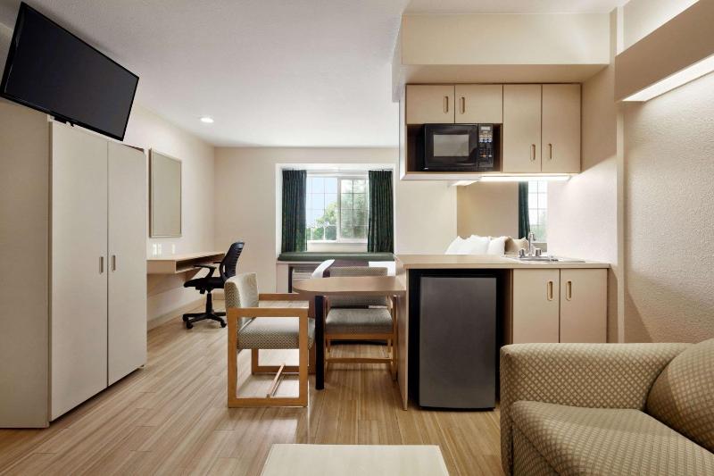 Queen Studio Suite - Non-Smoking image 3
