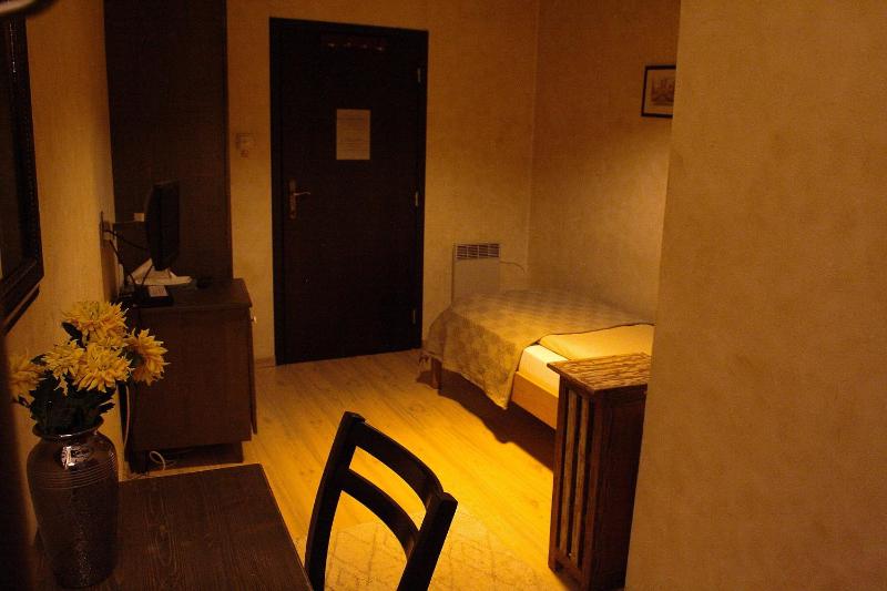 Single Room image 4