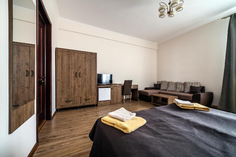 Superior Deluxe Double or Twin Room  image 4