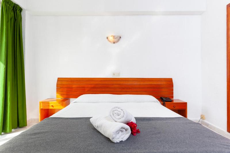 One-Bedroom Apartment image 4