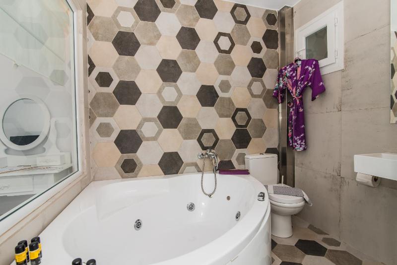 Junior Double Suite with Jacuzzi image 3