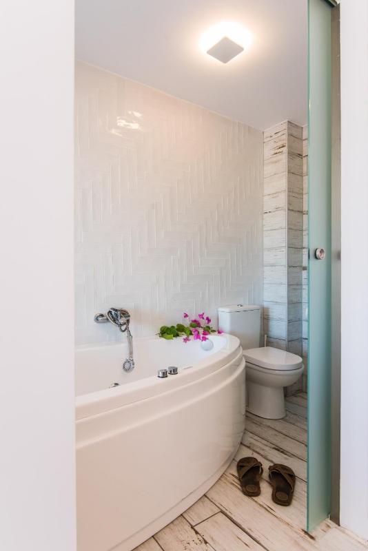 Junior Double Suite with Jacuzzi image 4