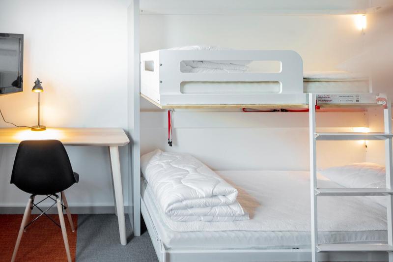Economy Quadruple Room with Shared Bathroom image 3
