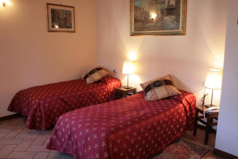 Classic Double or Twin Room image 3