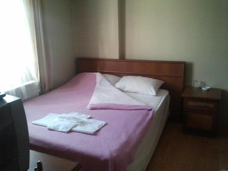 Standard Twin Room image 1