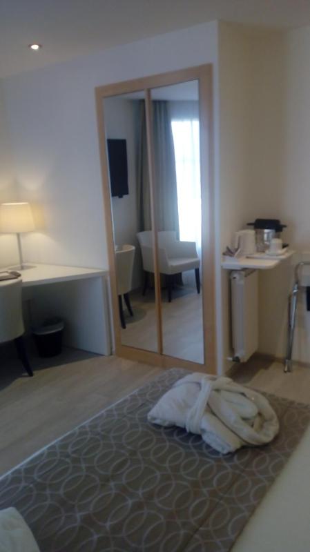 Best Western Plus Hotel Carlton - image 46