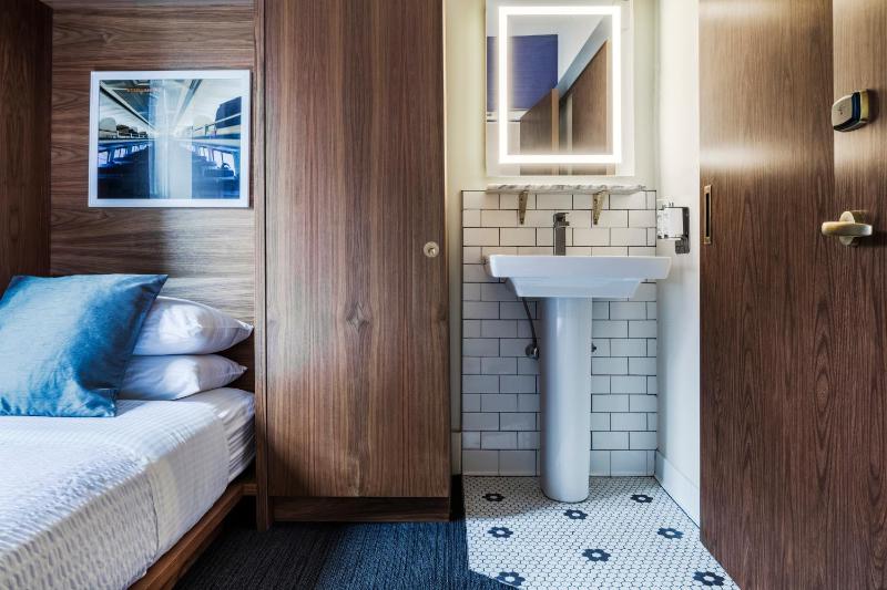 Single Room image 2