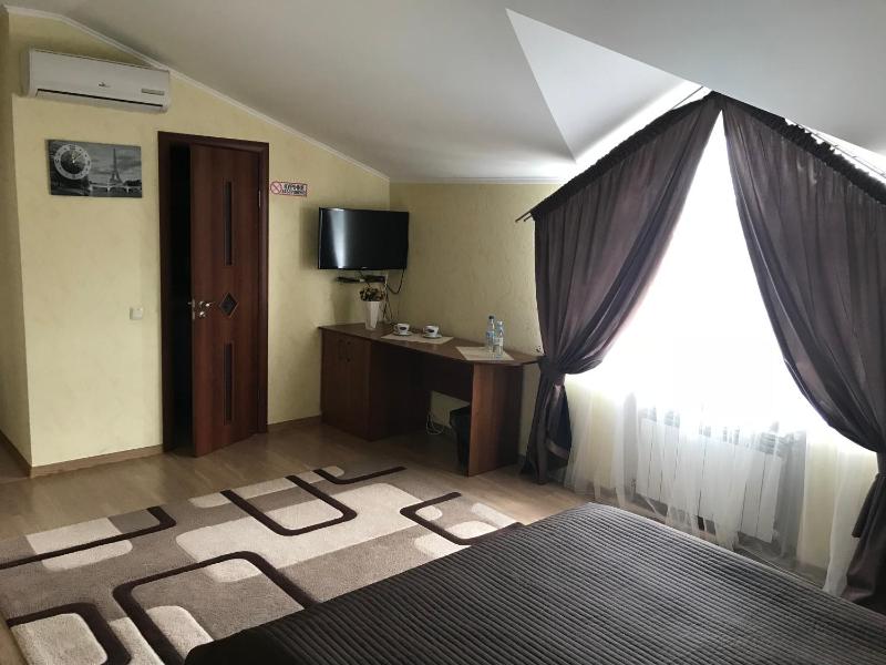 Deluxe Double or Twin Room image 2