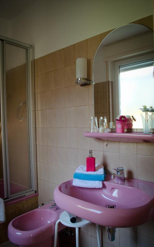 Single Room image 3