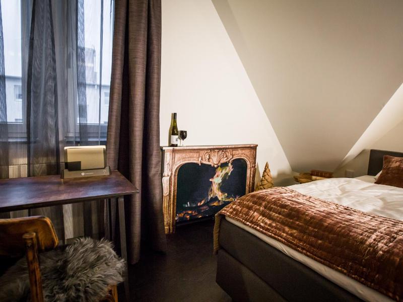 Deluxe Double Room image 2
