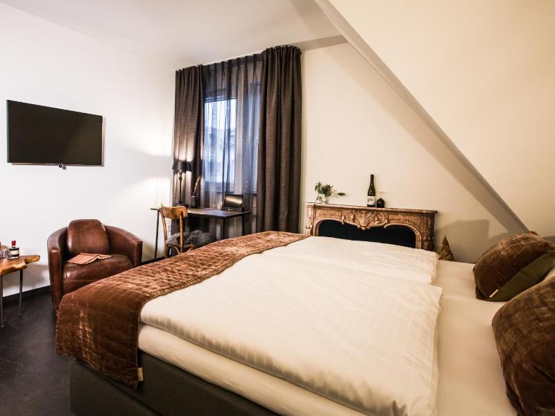 Deluxe Double Room image 3