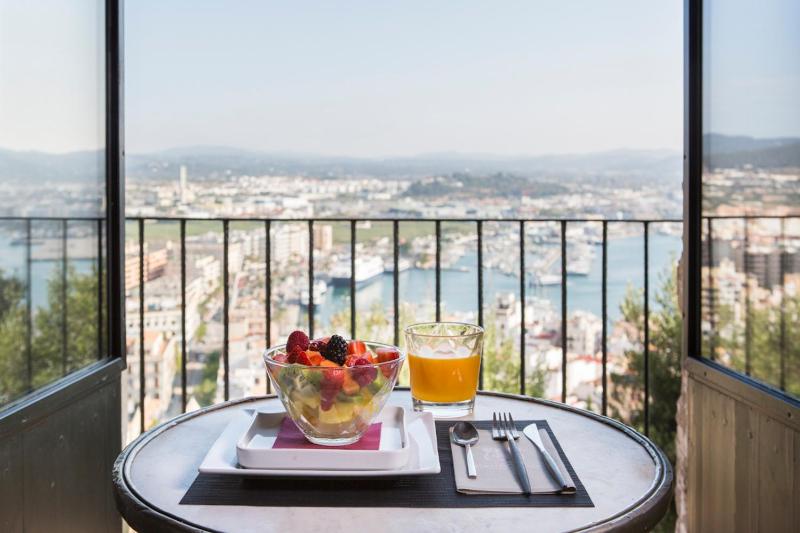 Suite with Sea View image 2