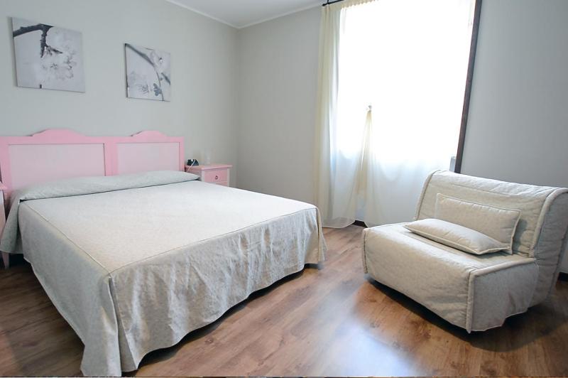 Triple Room with Lake View image 3