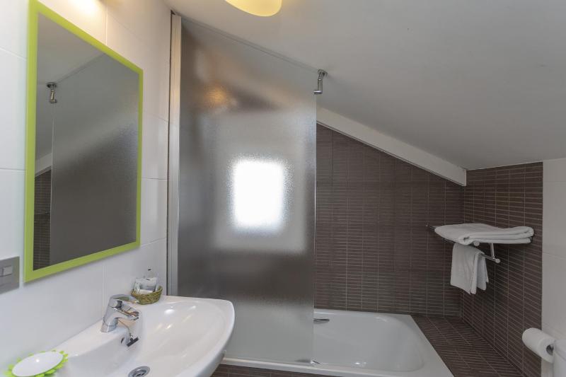 One-Bedroom Apartment with Mountain View (2 Adults) image 3