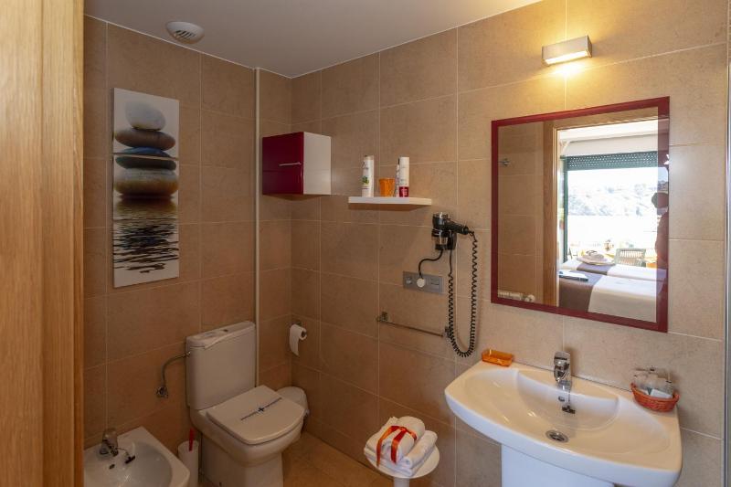 One-Bedroom Apartment with Sea View image 2