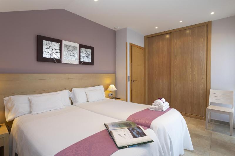 One-Bedroom Apartment with Sea View (2 Adults) image 4