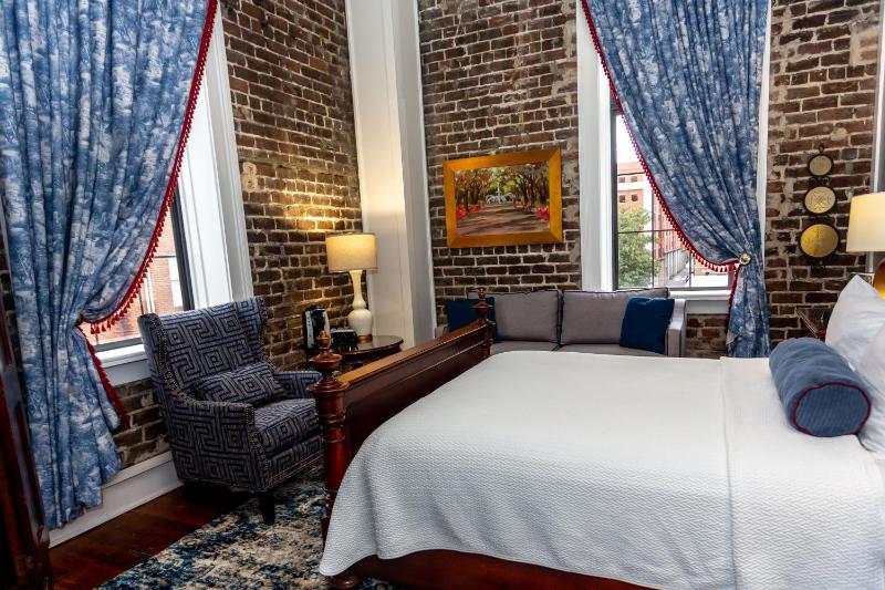 Standard Queen Room image 4