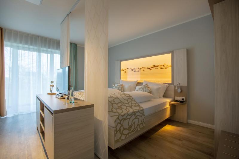 Double Room with Balcony image 4