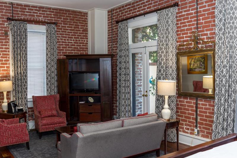 East Bay Inn Historic Inns of Savannah Collection - image 8