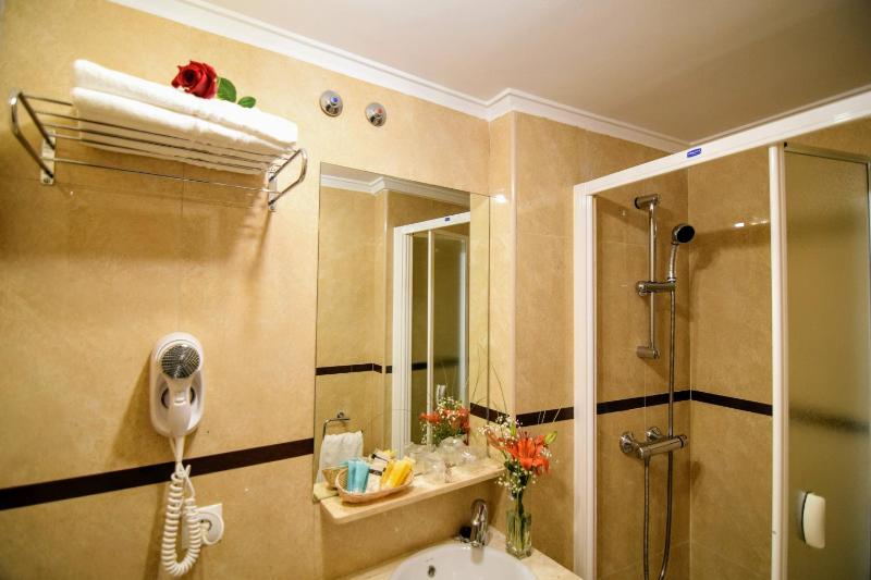 Double or Twin Room image 2