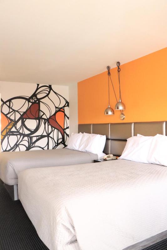 University Inn - image 17