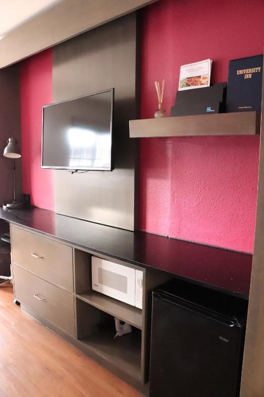 University Inn - image 24