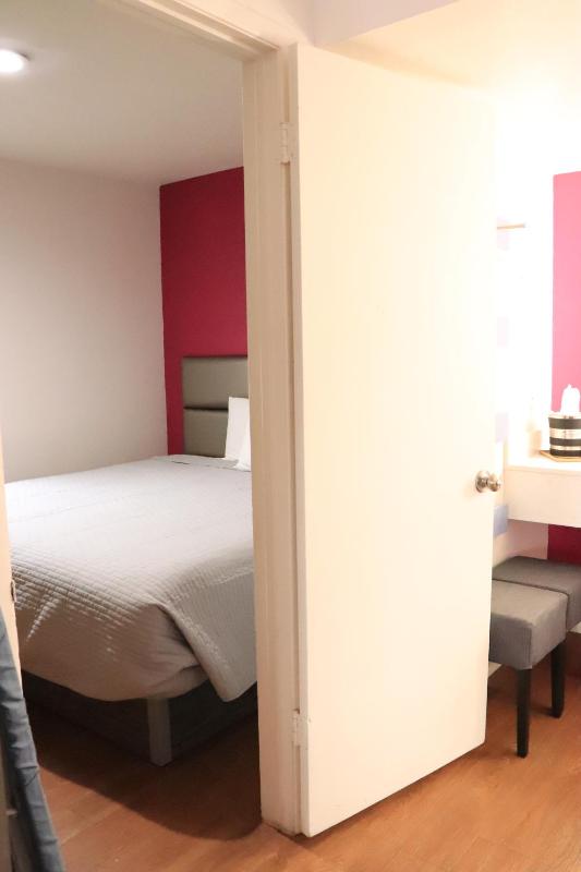 University Inn - image 34