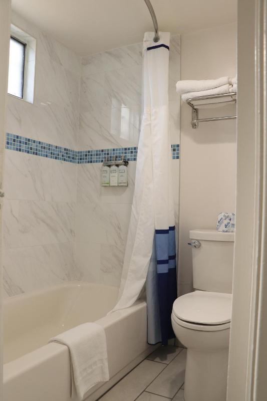 University Inn - image 11