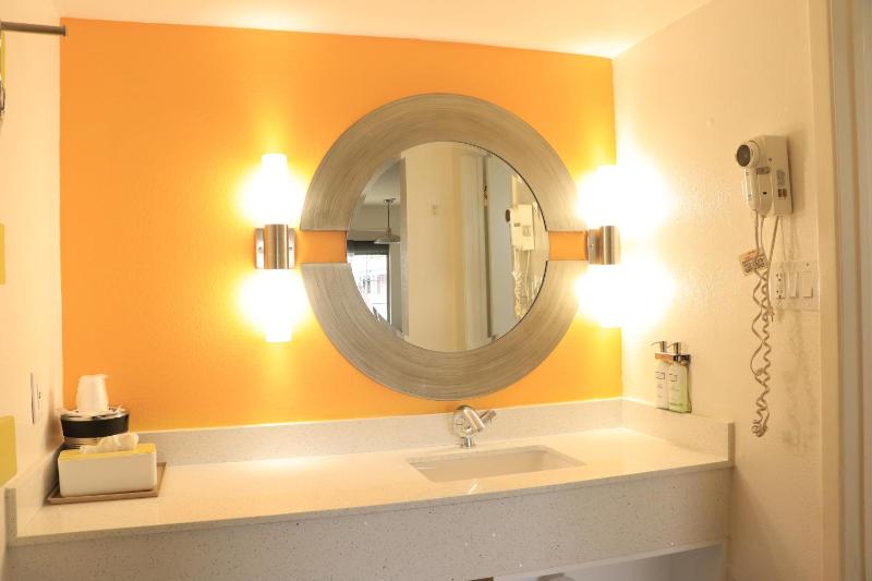 University Inn - image 18