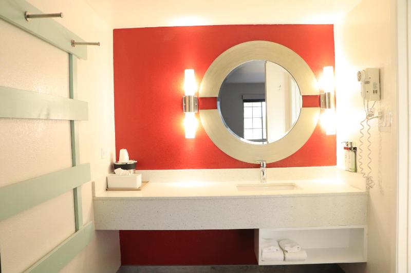 University Inn - image 2