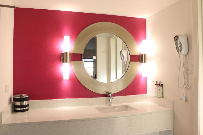 University Inn - image 38