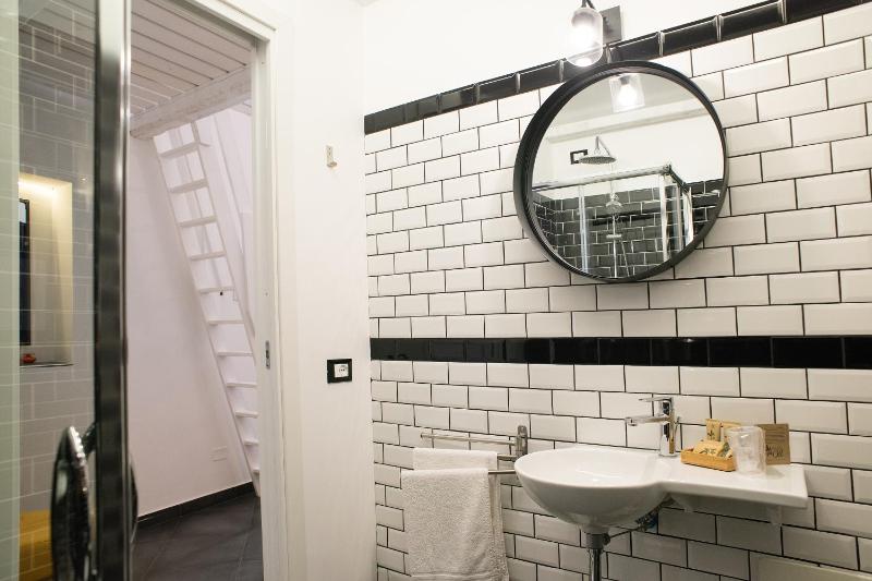 Suite with Balcony image 3