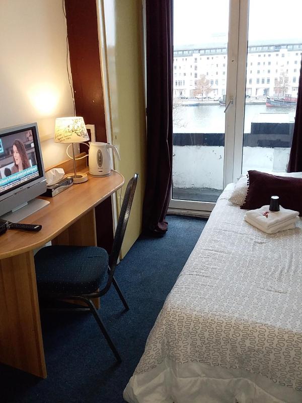 Single Room with Private External Bathroom image 4