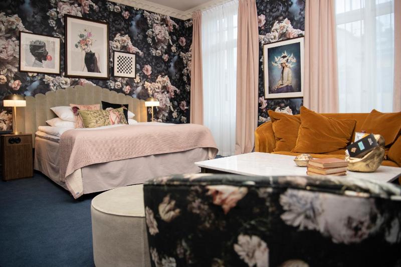 Junior King Suite image 4