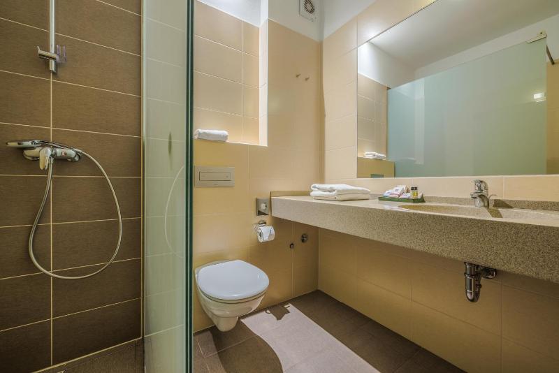 Standard Twin Room with Balcony - Seaside image 1