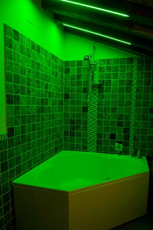 Deluxe Double Room with Bath image 2