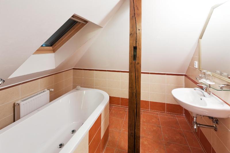Deluxe Double Room with Spa Bath  image 2