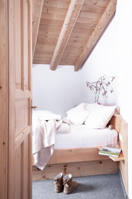 Mini Suite with Balcony and Mountain View image 1