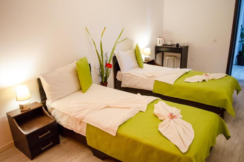 Twin Room with Private Bathroom image 3