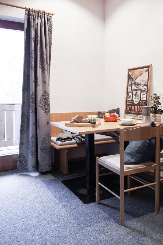 Mini Suite with Balcony and Mountain View image 3