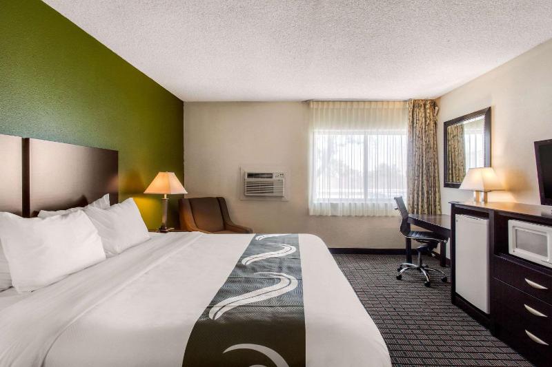 King Room - Non-Smoking image 3