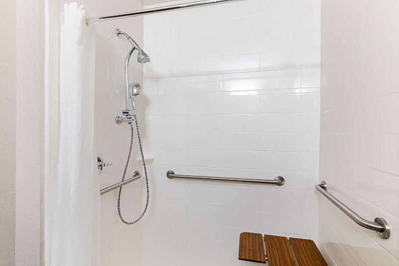 Quality Suites Austin South St. Elmo District - image 10