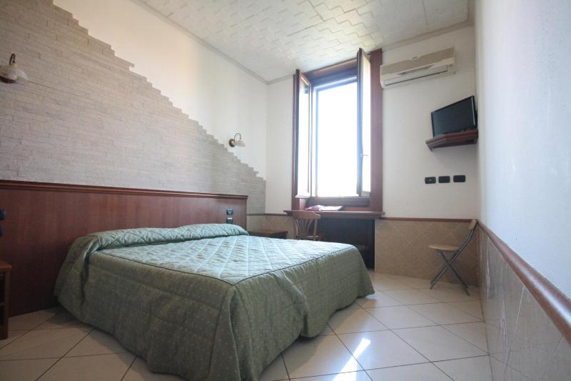 Double Room with Balcony image 3