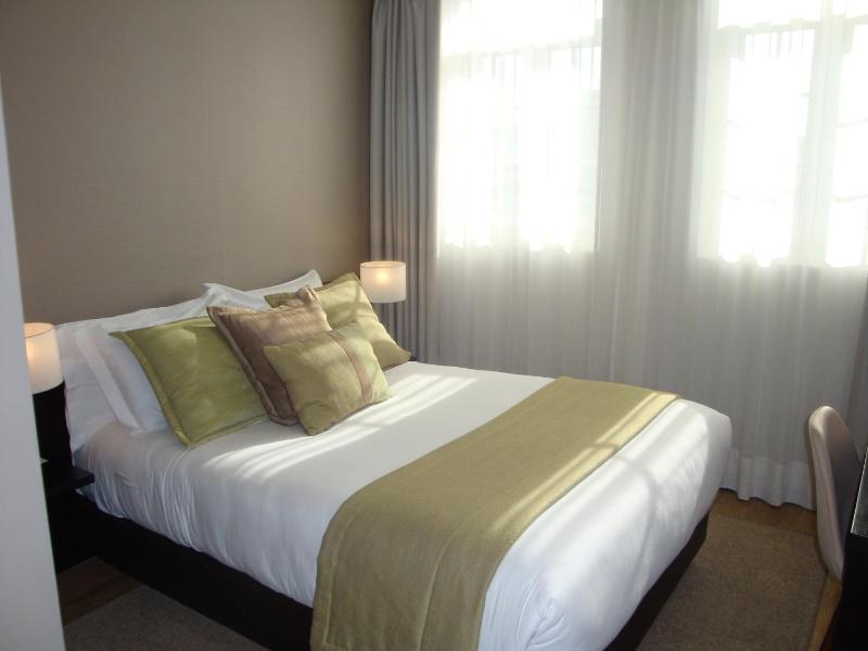 Double Room with City View image 1